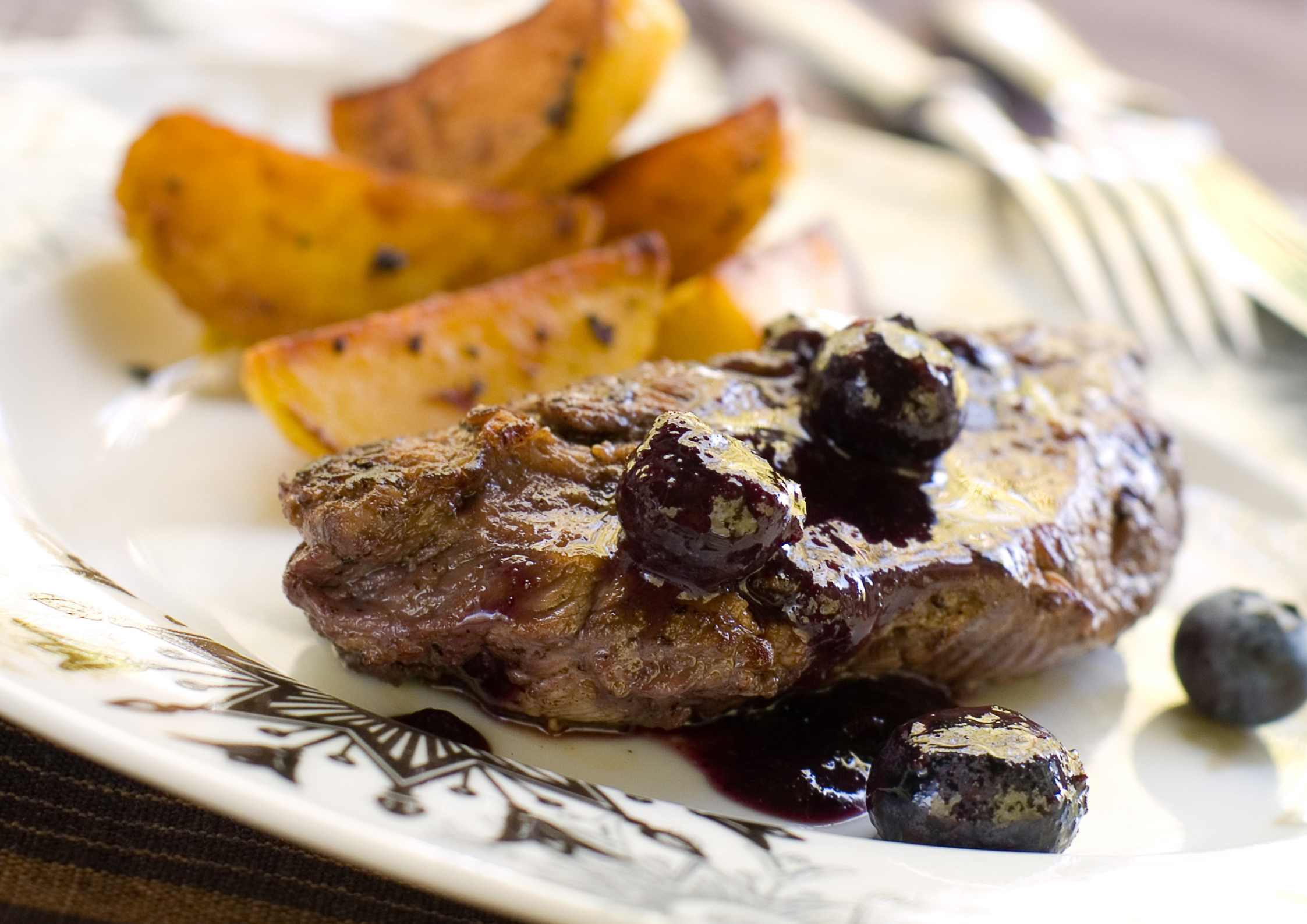 Filetto di manzo con Porcini e Mirtilli