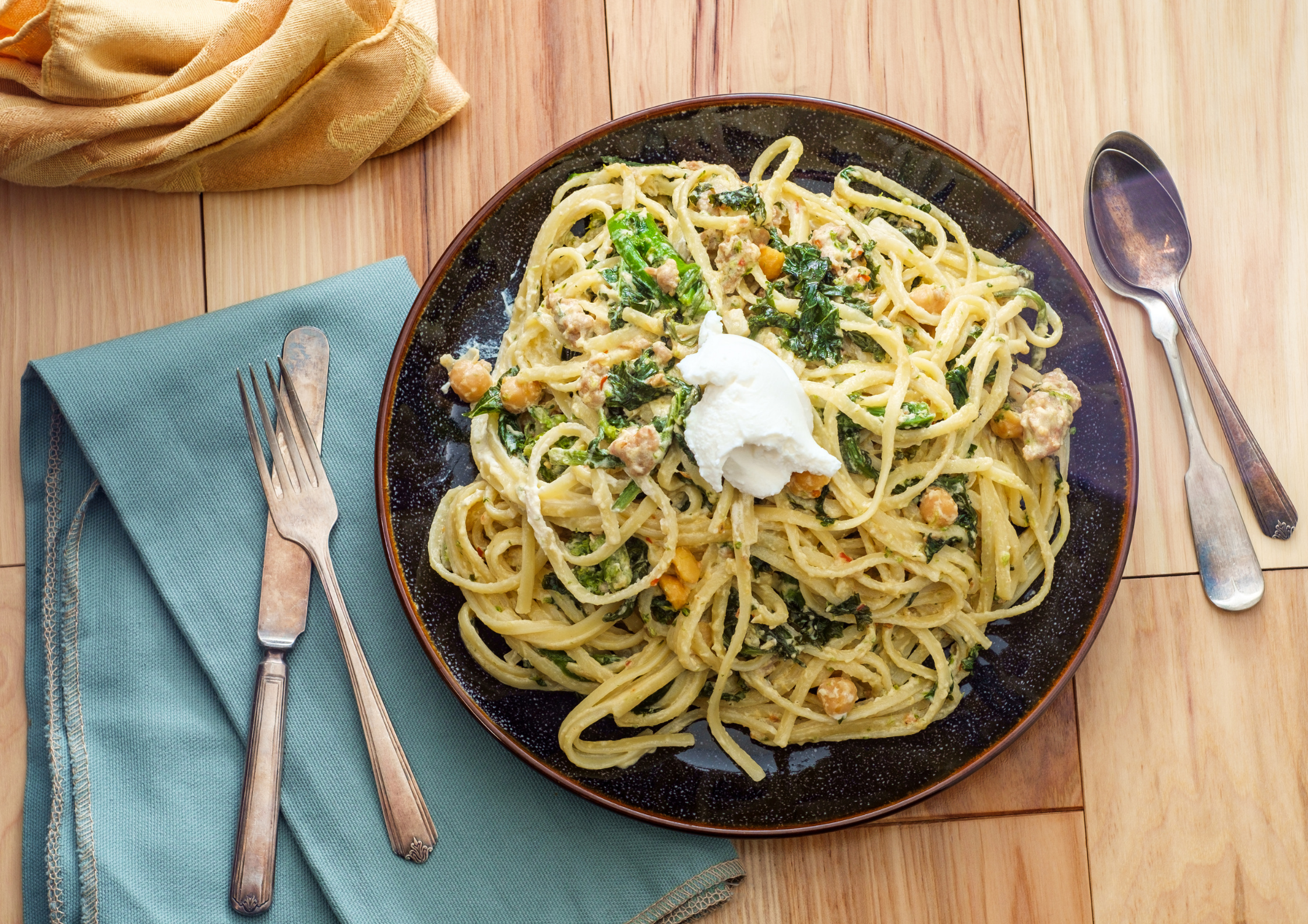 Spaghetti con ricotta e menta
